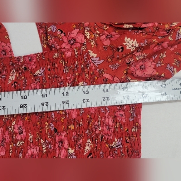 Band of The Free B.O.G. Joelle Crimson Pink Floral Smocked Crop Top Size… - Picture 8 of 13